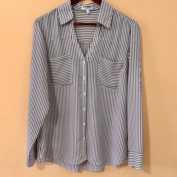 Express Tops - EXPRESS| Black & White Striped “The Portofino Shirt” V-Neck Blouse Sz L